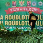 Tradisi Aswaja An Nahdliyah Mewarnai Wisuda RA-MI Roudlotul Ulum Pagak