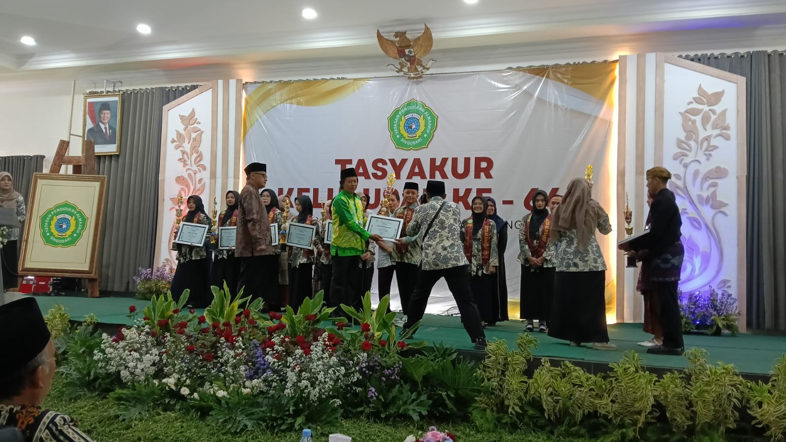 LP Ma’arif PCNU Kab. Malang Beri Penghargaan Siswa Terbaik UAMNU MTs. Almaarif 01 Singosari