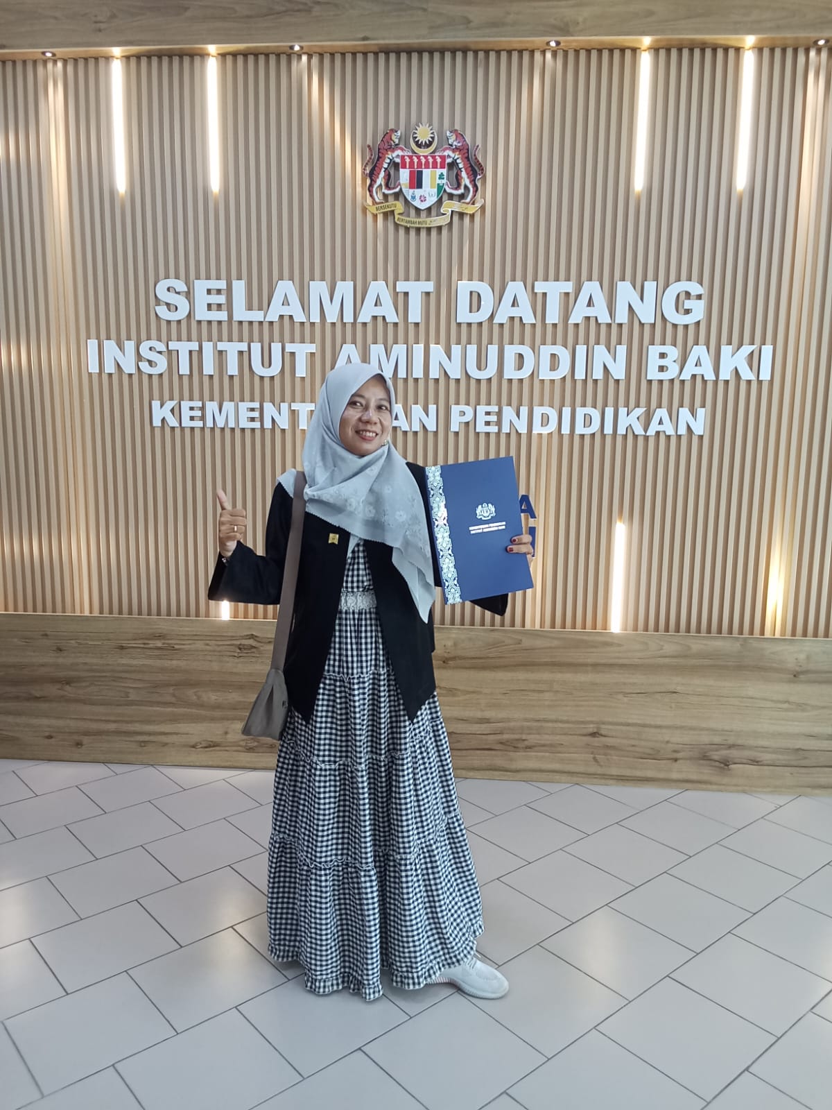 Kepemimpinan Influencer, Kinerja, dan Dedikasi Islami Membentuk Madrasah Unggul