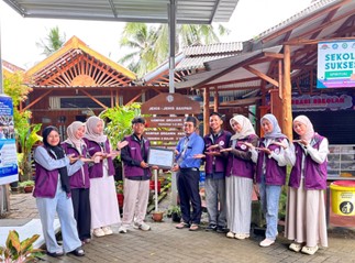 Plang Edukasi Sampah, Langkah Kecil Jaga Bumi Sekolah