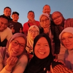 Me Hua Mengajari Disiplin dan Menghargai Waktu di Qing Dao China
