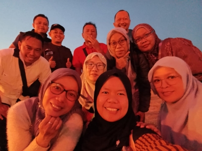 Me Hua Mengajari Disiplin dan Menghargai Waktu di Qing Dao China